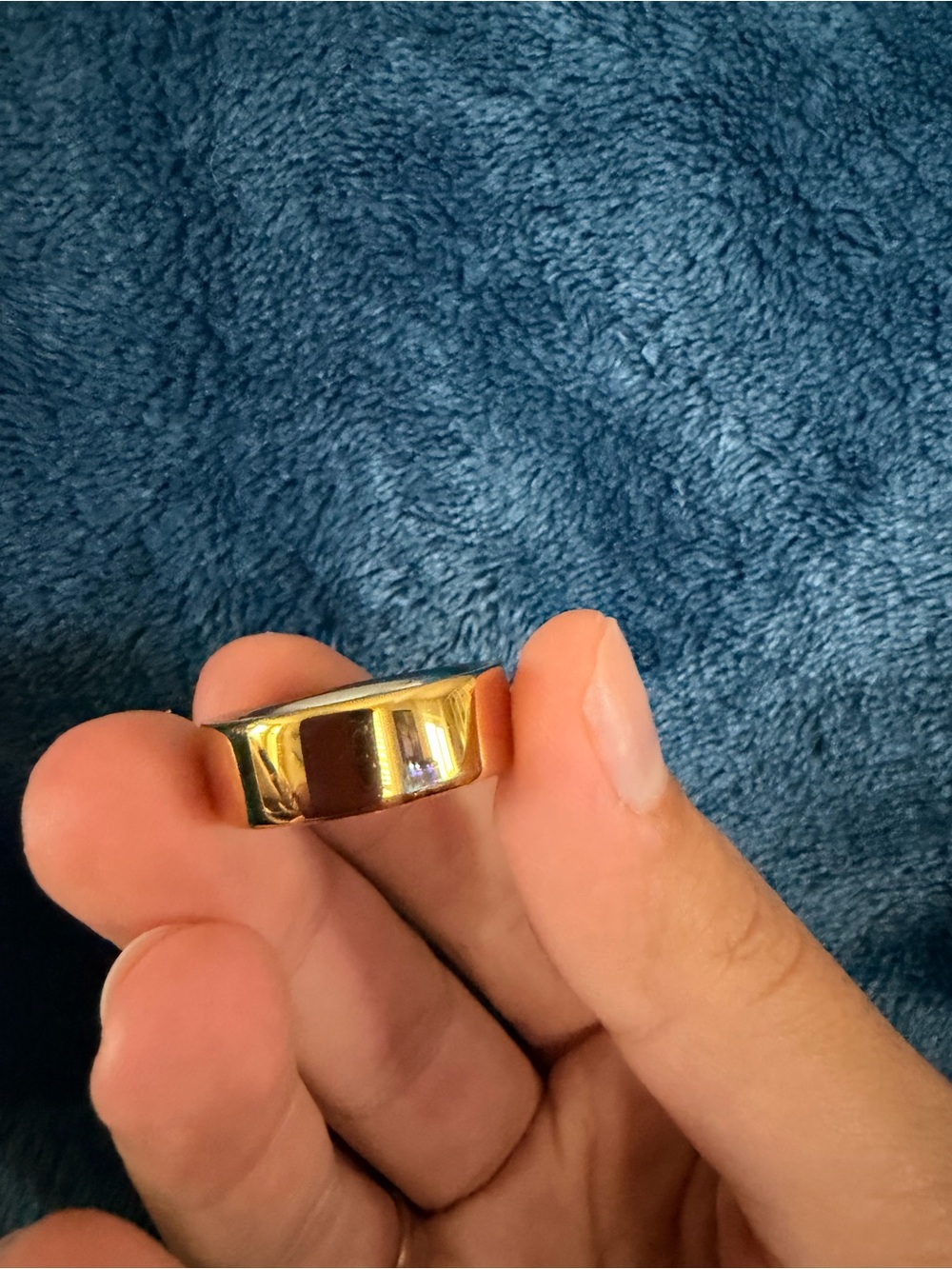 Oura Gold Smart Ring in size 9 Generation 4 - Picture 6 of 8